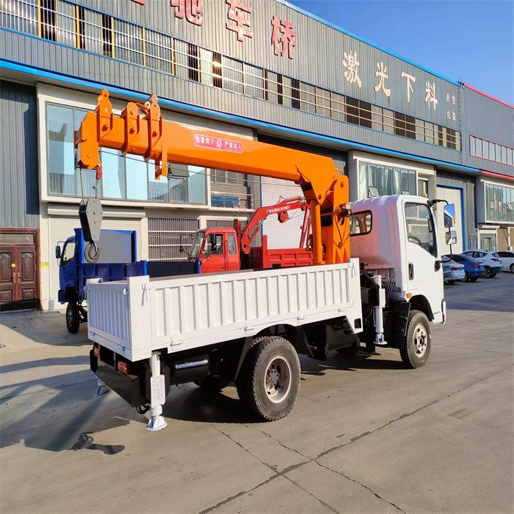 台西乡三轮随车吊定制 农用改装机自备吊中瑞长期出售